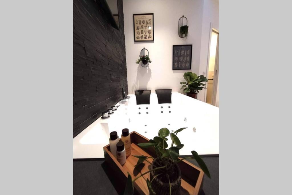 Elegante Open Space Con Vasca Idromassaggio A Trastevere * Rom